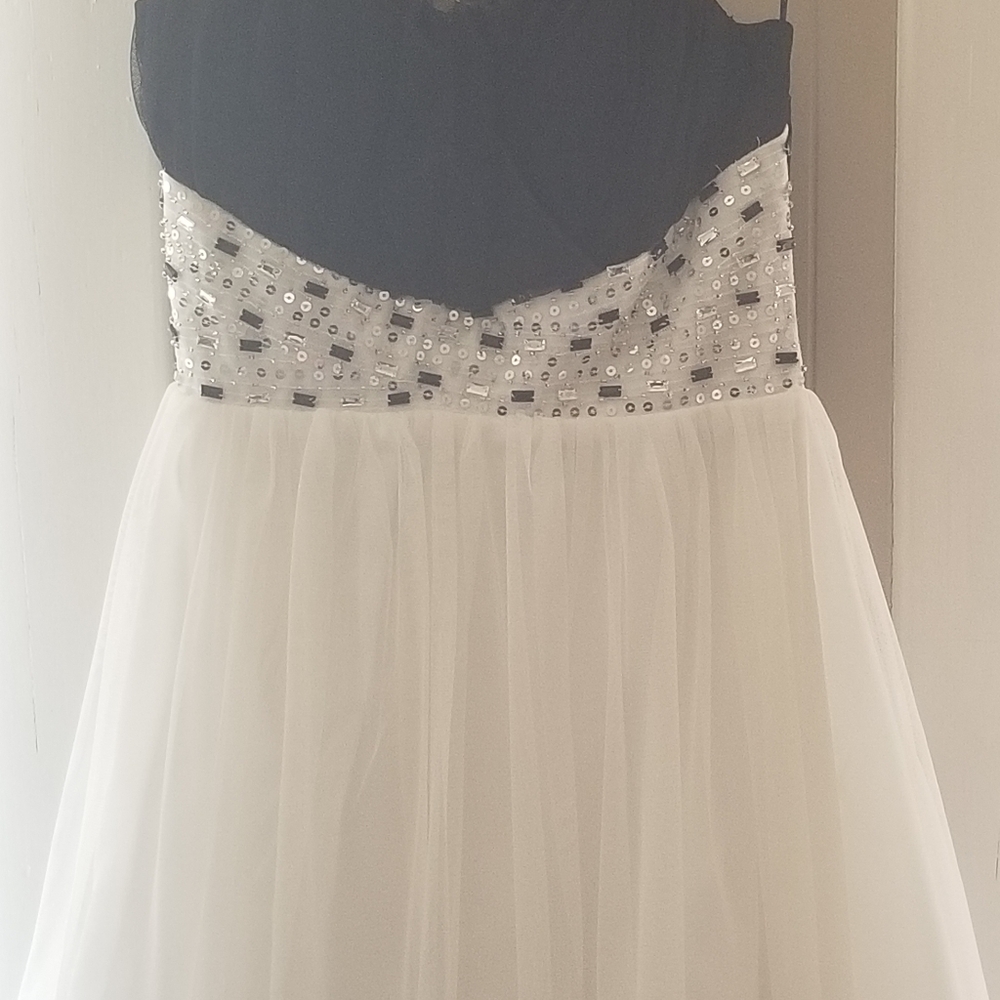 Size 7 juniors black and white dress